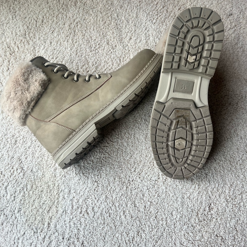 Boots - Picture 4 of 6